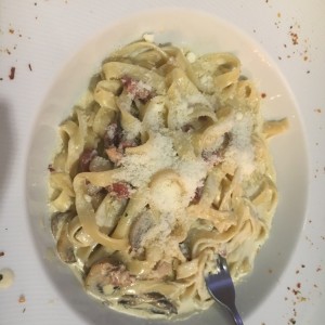 crema con hongos, panetta y parmesano