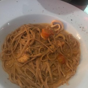 frutti di mare en salsa rosada