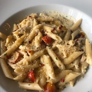 Pasta fruto di mare en crema blanca