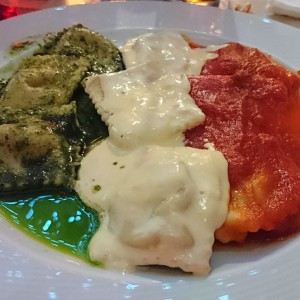 Pastas especiales - Ravioli Verde Bianco e Rosso