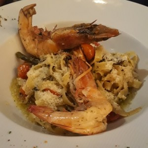 Fetuccini con langostinos al oleo