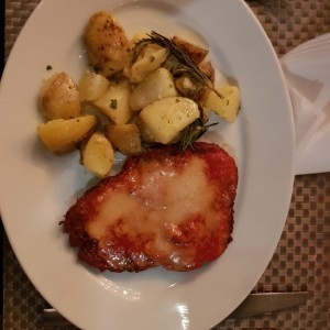 filete a la parmesana con papas al romero