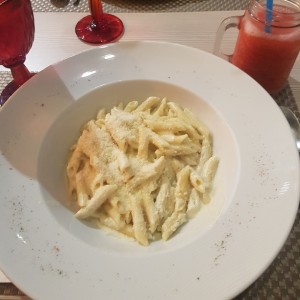 Penne cuatro quesos