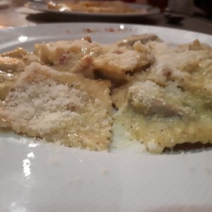 raviolis funghi con salsa carbonara