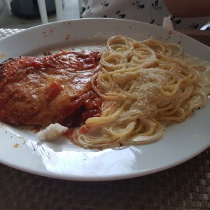 milanesa de pollo a la parmigianna