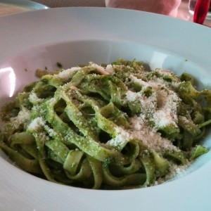 fettuccini al pesto