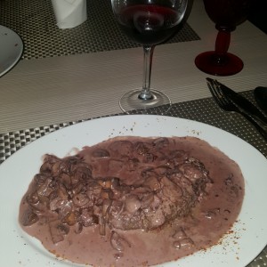 Carne al Vino con Hongos