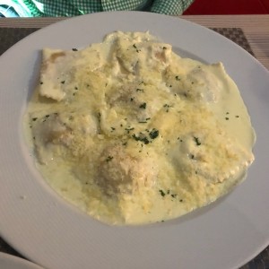 raviolis en salsa blanca