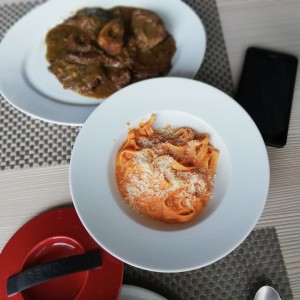 Osobuco y Pasta con salsa Rosso 