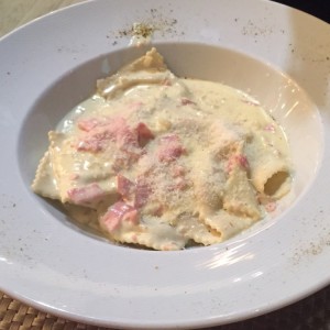 Pastas especiales - Ravioli con crema