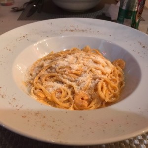 Linguini vodka con extra de camaron