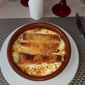 canelones con carne y crema en salsa blanca ?