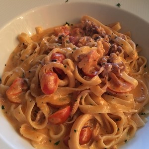 Fetuccine Frutti di Mare salsa rosada