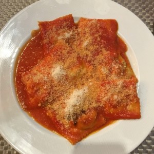 Ravioli de espinaca y ricotta en pomodoro