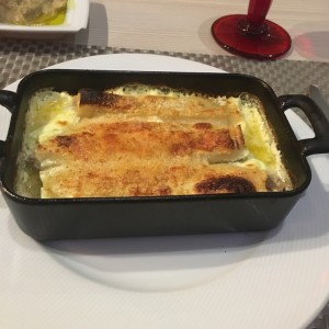 Canelones de carne en salsa pomodor