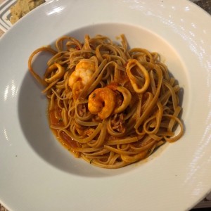 spaghetti integrale con mariscos