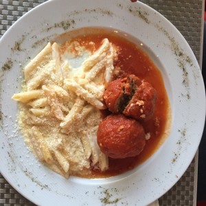 Pasta corta con Polpetta