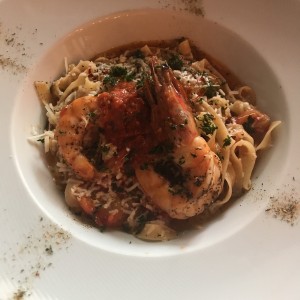 fetuccini langostinos con tomate cherry