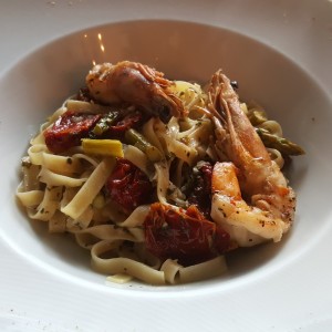 Pasta al oleo con langostinos