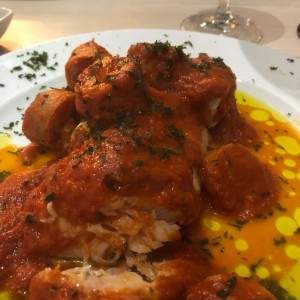 pescado al vapor en salsa de salchicha italiana