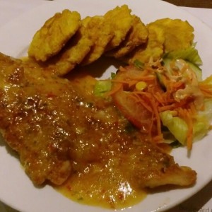 filete de corvina al ajillo 