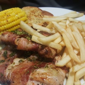 pollo envuelto en bacon