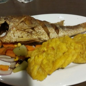 pargo frito con patacones