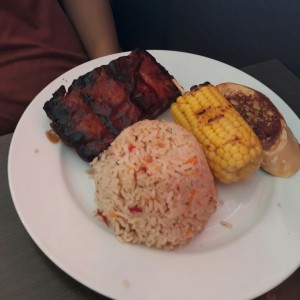 Costilla con arroz pencas