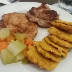 pollo a la plancha con patacones