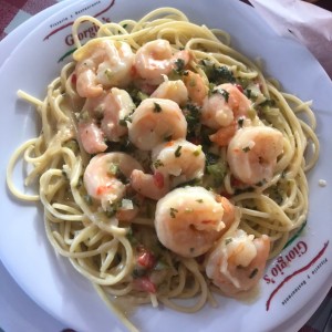 spaguetti con camarones en salsa blanca 