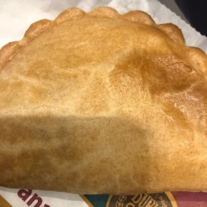 Empanada de queso crema con jamon