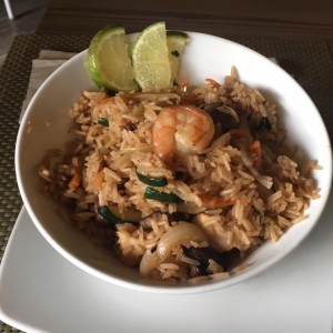 Arroz thai mixto