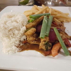 Pollo Saltado