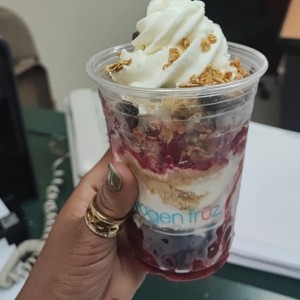 parfait de frutos rojos