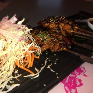 ROBATA - YAKITORI DE POLLO