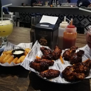 Wings y deditos de yuca