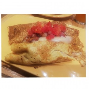 crepes bacon pollo and cheese