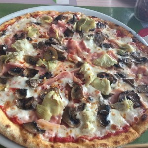 Pizza capricciosa