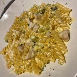 Pasta con brocoli y pollo 