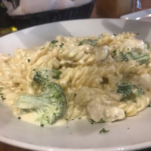 Fusilli de pollo con brocoli 