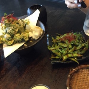 brocoli con tempura y edamames