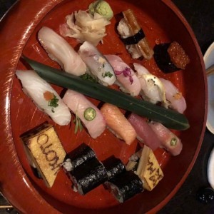 CHEF'S COMBINATIONS - SUSHI SAMPLER