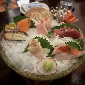 CHEF'S COMBINATIONS - SASHIMI SAMPLER