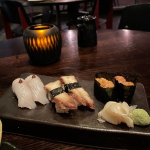 CHEF'S COMBINATIONS - SUSHI SAMPLER