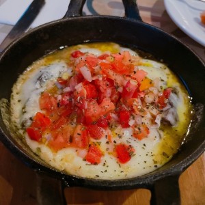 Portobelo a la parrilla con provolone fundido y pico de gallo