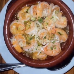 Camarones al ajillo