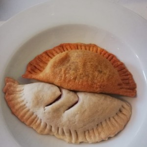 plantain tart y empanada de carne