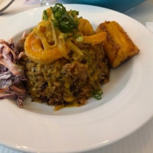 arroz con puerco y camarones