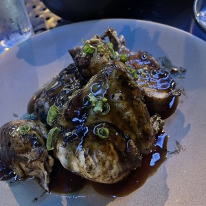 Porciones Grandes - Jerk Chicken Platter+Acompañamiento