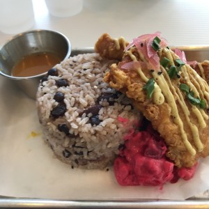 filete de dorado arroz con coco y guandu y salsa de pina con aji chombo